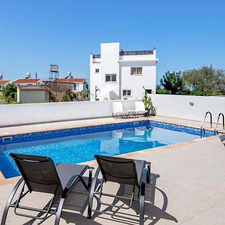 Generous Spaces, Sleeps Up To 8, Private Pool, Cypriot Sunsets Just For You Villa *