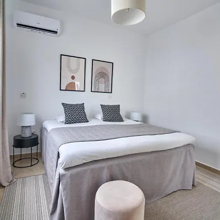 Generous Spaces, Sleeps Up To 8, Private Pool, Cypriot Sunsets Just For You *