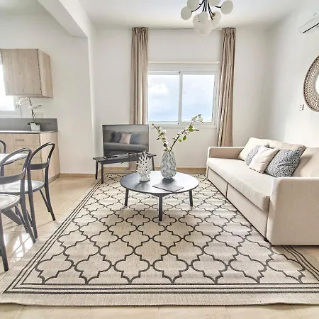 Villa Generous Spaces, Sleeps Up To 8, Private Pool, Cypriot Sunsets Just For You *