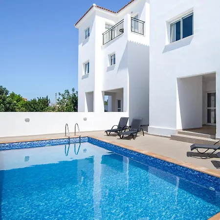 Generous Spaces, Sleeps Up To 8, Private Pool, Cypriot Sunsets Just For You Villa