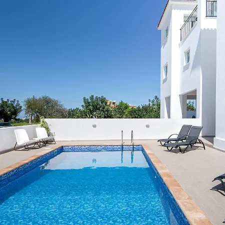 Generous Spaces, Sleeps Up To 8, Private Pool, Cypriot Sunsets Just For You * Tala