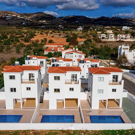 Generous Spaces, Sleeps Up To 8, Private Pool, Cypriot Sunsets Just For You *